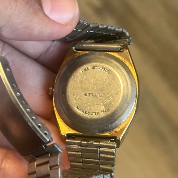 Vintage Timex Automatic Day Date Wrist Watch - Picture 5 of 7